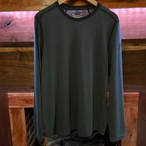 Under Armour size M, dark grey long sleeve men’s shirt
